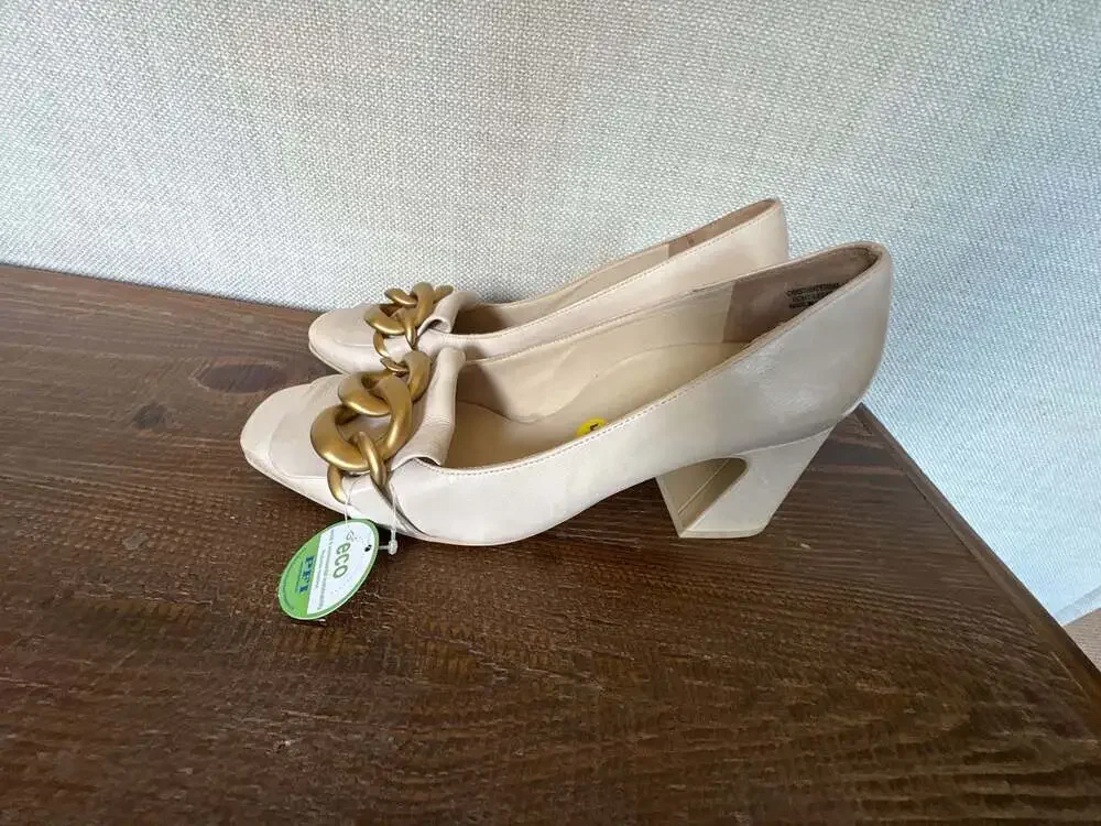 Paul Green Ozzie Leather Pump Loafers with Gold Chain in Biscuit